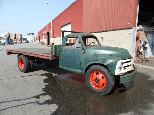 Te koop een originele Nederlands geleverde Studebaker truck.