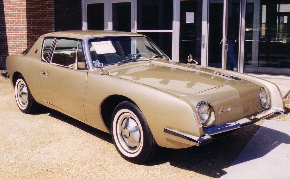Gezocht: Studebaker Avanti of Avanti II