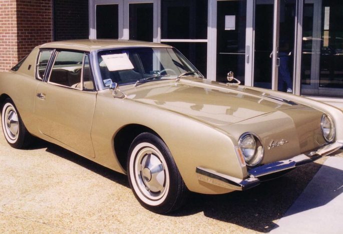 Gezocht: Studebaker Avanti of Avanti II